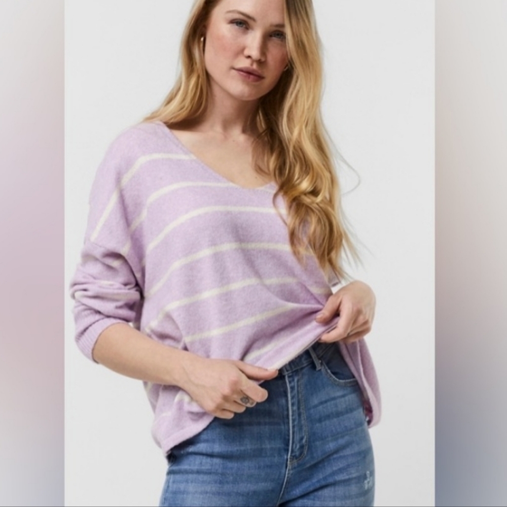 NWT Vero Moda recycled poly vneck lavender stripe soft sweater